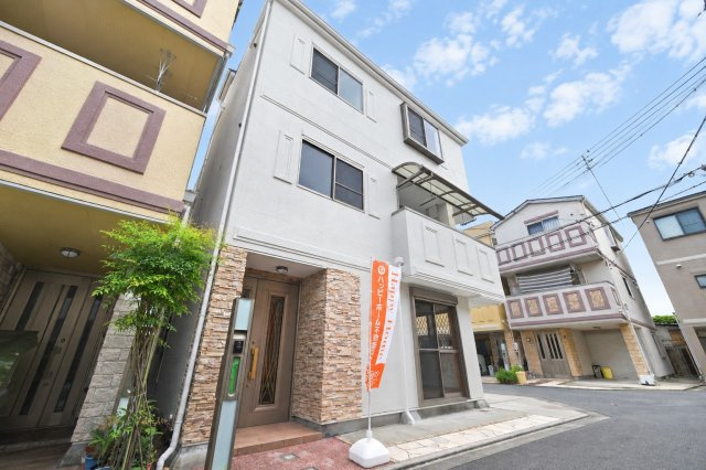 摂津市東別府1丁目中古一戸建て│4LDK＋駐車2台可の外観|ご不明な税金・諸費用についても丁寧にサポートいたします。現地見学で、住まいのイメージやご希望をぜひお聞かせください。