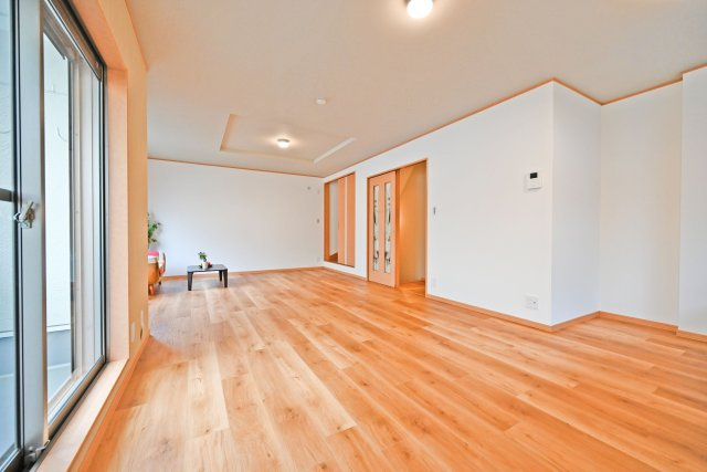 摂津市東別府1丁目中古一戸建て│4LDK＋駐車2台可のダイニング|人が集まりたくなる開放的な空間が、毎日の暮らしをより豊かに彩ります。