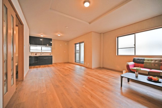 摂津市東別府1丁目中古一戸建て│4LDK＋駐車2台可のダイニング|キッチンとリビングに一体感を持たせ、家族のコミュニケーションがとりやすい設計です。