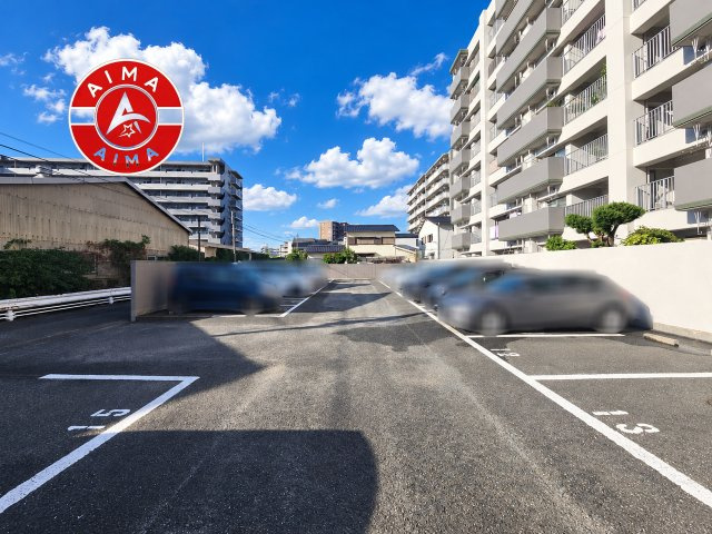 クローバーマンション山王公園南の駐車場|敷地内の駐車場です。