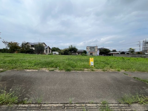 【前面道路含む現地写真】 | 【児玉町第11期　現地外観】
※令和８年９月時点