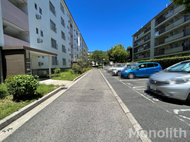 堺市南区茶山台２丁の賃貸マンションの駐車場