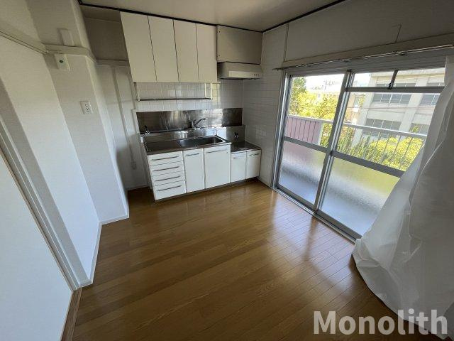 堺市南区茶山台２丁の賃貸マンションの居間・リビング