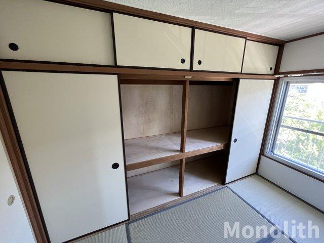 堺市南区茶山台２丁の賃貸マンションの収納