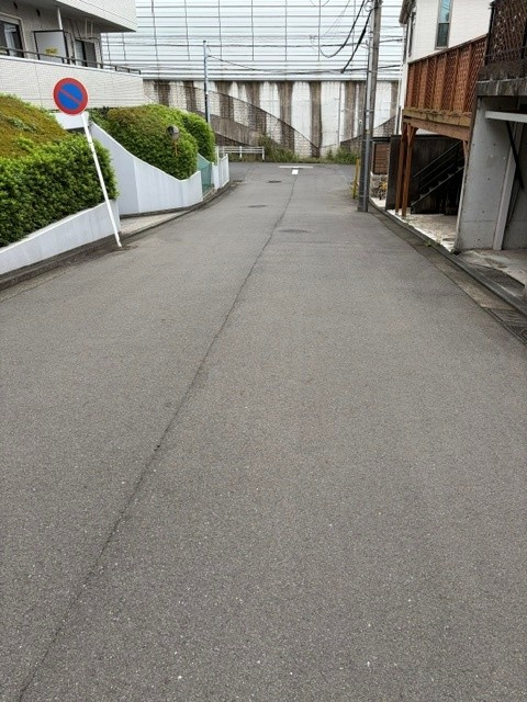 横浜市青葉区市ケ尾町戸建のその他|前面道路の広さにもゆとりがあり、駐車しやすいです