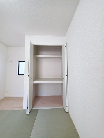 深川一丁目の収納|各居室に機能的なクローゼットを完備。タンスなどの大型家具を買い足す必要がないため、お部屋の面積を最大限に活かせます。