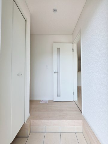 深川一丁目の玄関|玄関には大容量の収納有
玄関周りの収納も充実しています