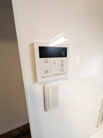 【設備】ワンタッチでお湯はりや追い焚きができる給湯リモコン。