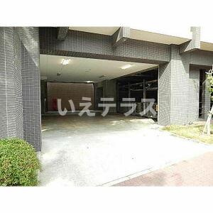 プレジール三ノ宮Ⅲの駐車場