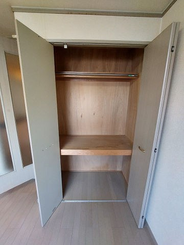 尼崎市杭瀬南新町１丁目の賃貸マンションの収納