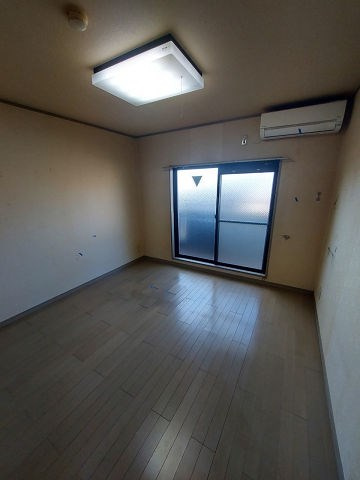 尼崎市杭瀬南新町１丁目の賃貸マンションの居間・リビング