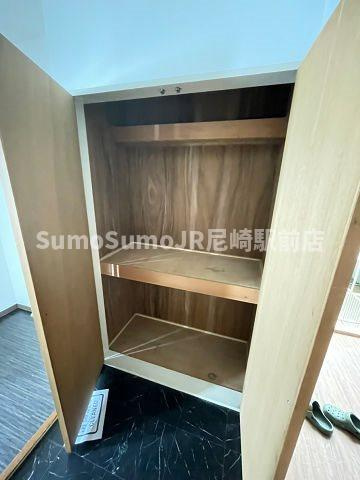 尼崎市東難波町５丁目の賃貸マンションの収納