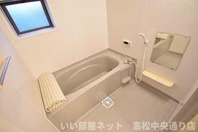 【浴室】 | リビングタウン今里 E棟 | ユニットバス（追い焚き機能付き１坪タイプ）