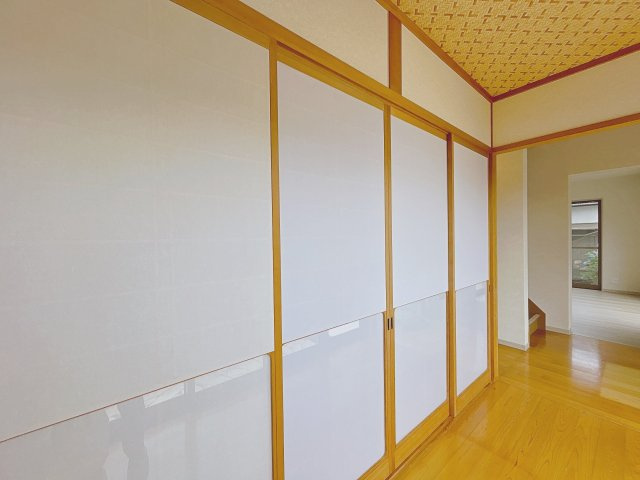 宇部市開４丁目　戸建てのその他|【リフォーム済】和室とお庭をつなぐ縁側がございます。