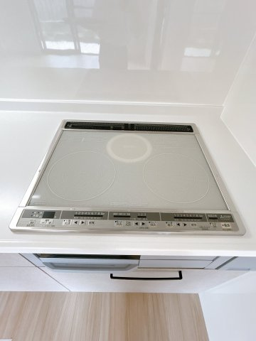 宇部市開４丁目　戸建てのキッチン|【リフォーム済】IHコンロがついておりますので、安心してお料理できます。