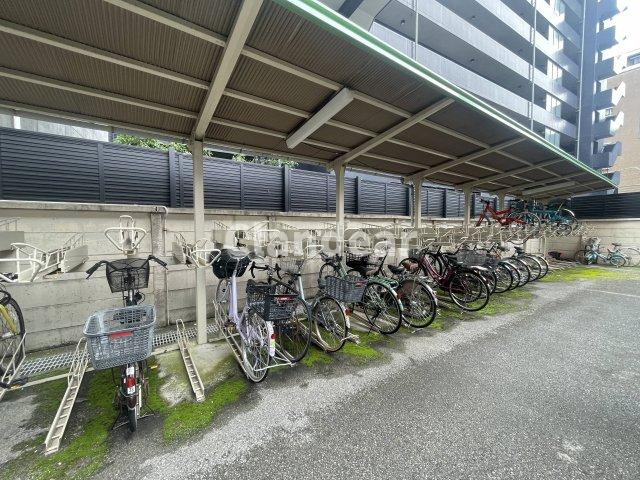 ストーク草加壱番館の駐輪場|ドキドキの新生活も、安心してスタート。ぴったりの住まいを見つけませんか？クランディアが一緒に住まい選びをサポートします‼　まずは、お気軽にお問合せください　＃クランディア
