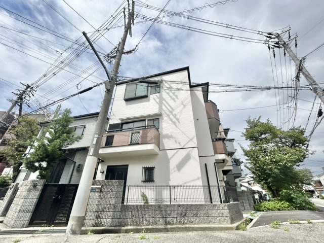 中古戸建　尼崎市南七松町2丁目の外観|JR立花駅 徒歩15分の立地。2026年6月内外装リフォーム完成！
