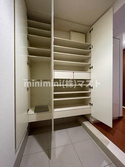 淀屋橋アップルタワーレジデンスの玄関