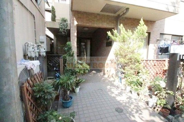 杉並区天沼３丁目の賃貸マンションのエントランス