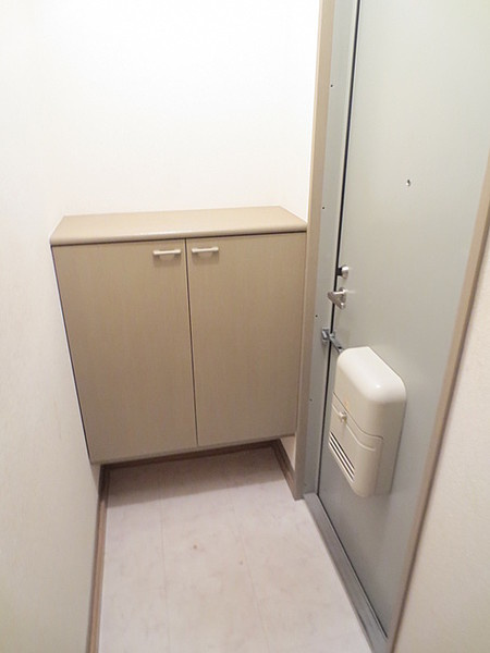 ジュネスＡＫＡＩの玄関