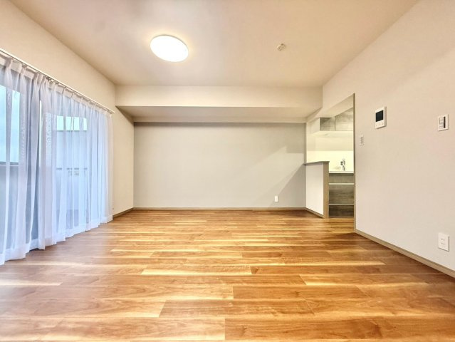 セントラル中川の居間・リビング|家族が自然と集まる中心空間として、快適性とデザイン性を両立した魅力的なリビングです。