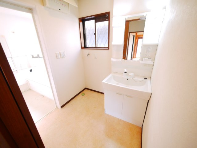 八街市吉倉　中古戸建の独立洗面台|内外装リフォーム済み防蟻工事済み 令和2年9月  ４SLDK 駐車2台可能　閑静な分譲地内

