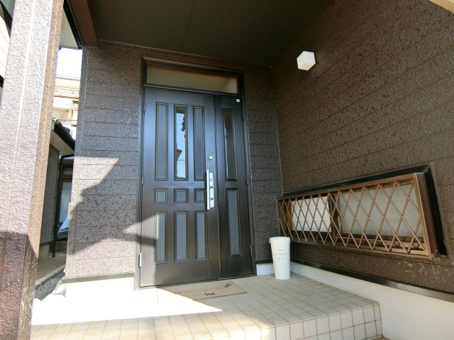 八街市吉倉　中古戸建の玄関|内外装リフォーム済み防蟻工事済み 令和2年9月  ４SLDK 駐車2台可能　閑静な分譲地内
