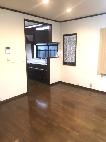八街市吉倉　中古戸建の居間・リビング|内外装リフォーム済み防蟻工事済み 令和2年9月  ４SLDK 駐車2台可能　閑静な分譲地内
