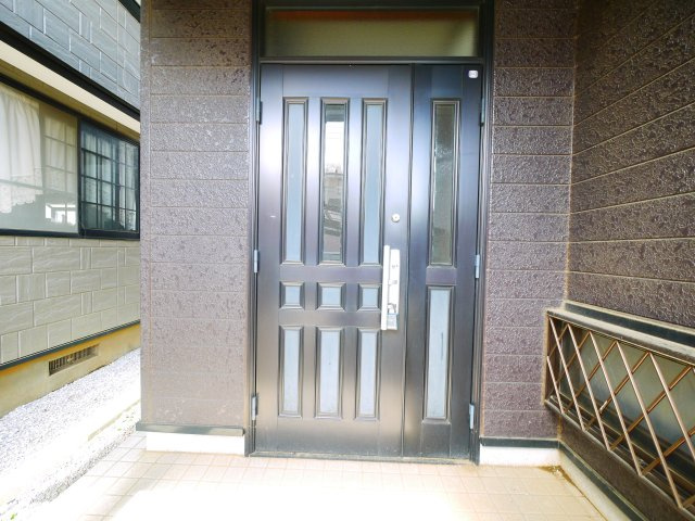 八街市吉倉　中古戸建の玄関|内外装リフォーム済み防蟻工事済み 令和2年9月  ４SLDK 駐車2台可能　閑静な分譲地内
