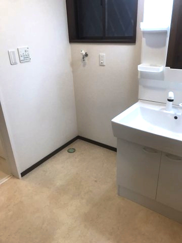 八街市吉倉　中古戸建の独立洗面台|内外装リフォーム済み防蟻工事済み 令和2年9月  ４SLDK 駐車2台可能　閑静な分譲地内
