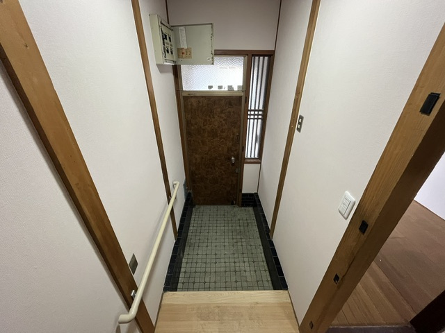 辻之貸家の玄関