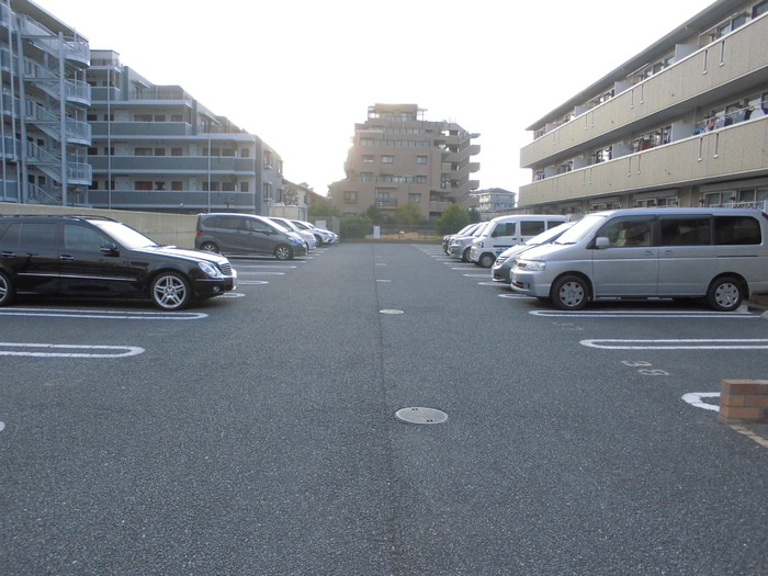 グランメールＭの駐車場