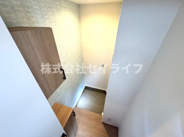 SUN生三番館の玄関