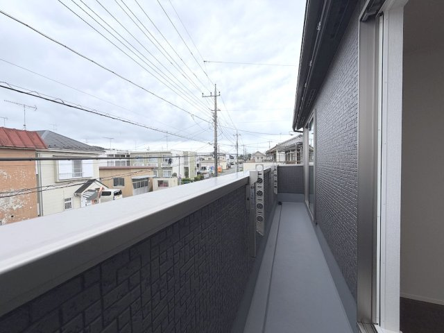 あきる野市小川東のバルコニー|南向きの開放的なバルコニー。洗濯物をたっぷり干せます。
