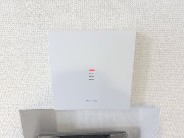 あきる野市小川東の発電・温水設備|環境に優しく電気代を節約できる太陽光発電を搭載。災害時の非常用電源としても重宝します。 
