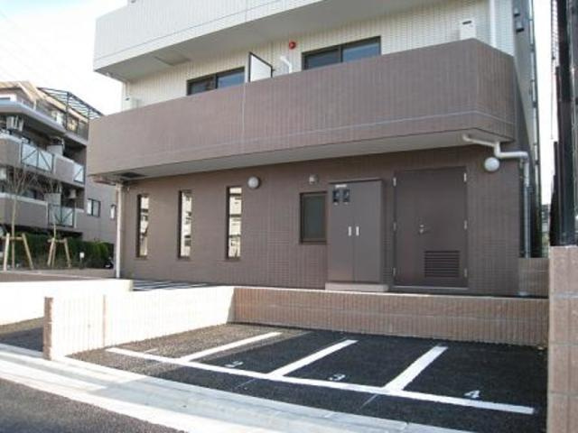 スカイコート都立家政EASTの駐車場