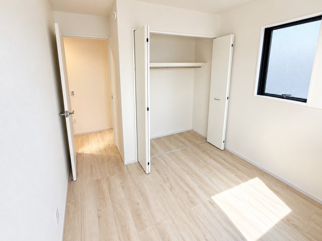 小中学校に通いやすい新築4LDK♪の収納|洋室５帖
