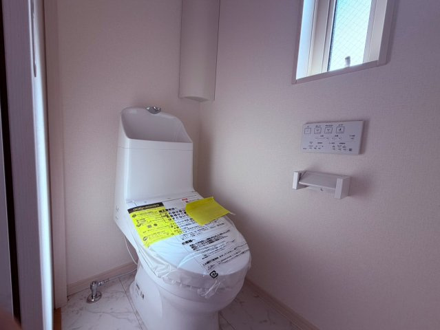 【トイレ】 | 豊島区高松３丁目　新築戸建て　A号棟 | 【B号棟】清潔感のある快適なプライベート空間
