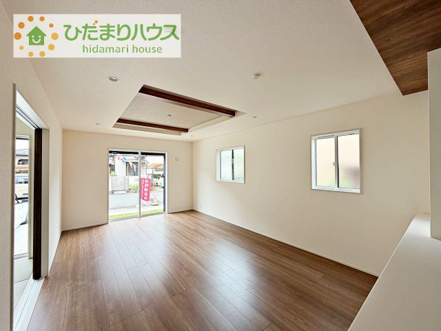 【居間・リビング】 | 牛久市牛久町3期　新築戸建 | 南向きのリビングではぽかぽかの日差しが感じられます☆彡