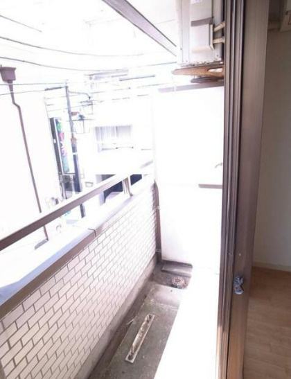 中野区中野３丁目の賃貸マンションのバルコニー