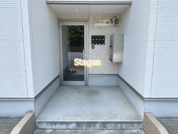 プラージュ春日部のエントランス