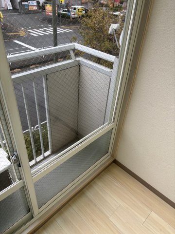 狭めですがバルコニーもございます♪