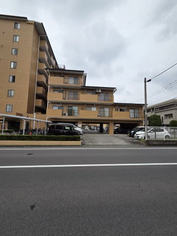 ダイアパレス前橋南町の駐車場