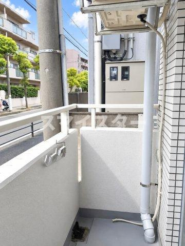 ノイエス南行徳のバルコニー