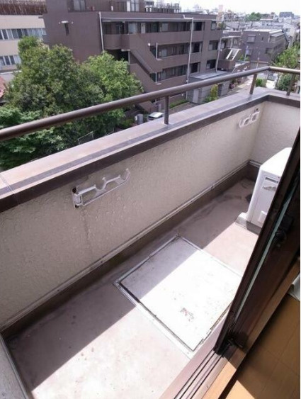 中野区中野３丁目の賃貸マンションのバルコニー