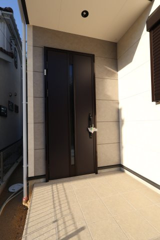 《仲介手数料無料》小金井市東町１丁目25-9新築一戸建てKEIAI GRACEの玄関
