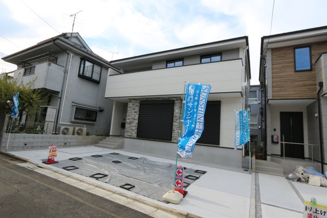 【KEIAI　Grace】 東大和市向原14期の外観|建物36坪超で広いリビングが魅力の住まい！並列3台駐車も可能！