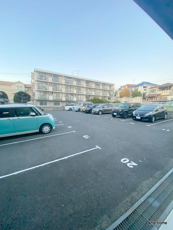 サンシャイン朝日が丘町　仲介手数料無料の駐車場