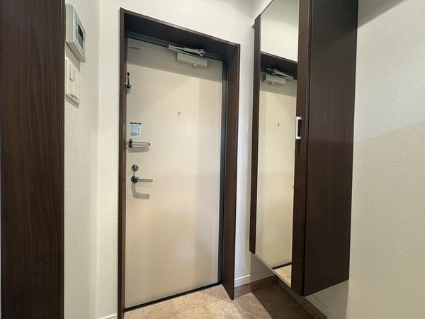 イリスフルールＡの玄関