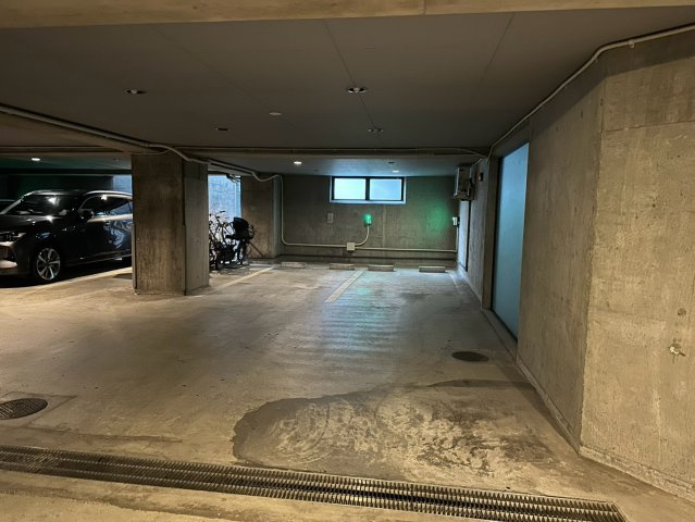 【駐車場】